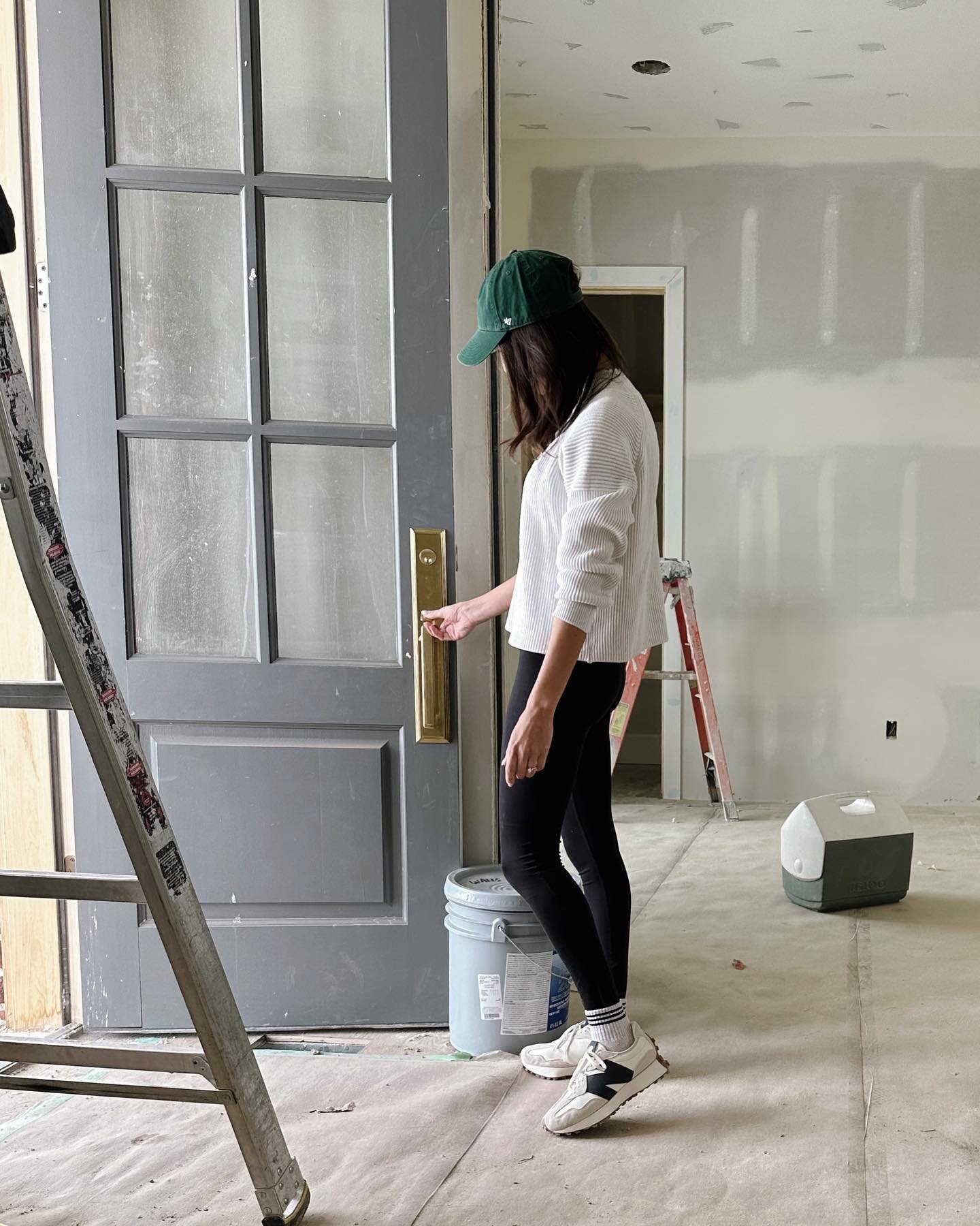 Some progress shots from our #sbceuropeanfarmhouse project. I love these types of photos just as much as the pretty styled ones that we take at the very end. Creating a home is a long but rewarding process, and I love every step of it. #custombuild #