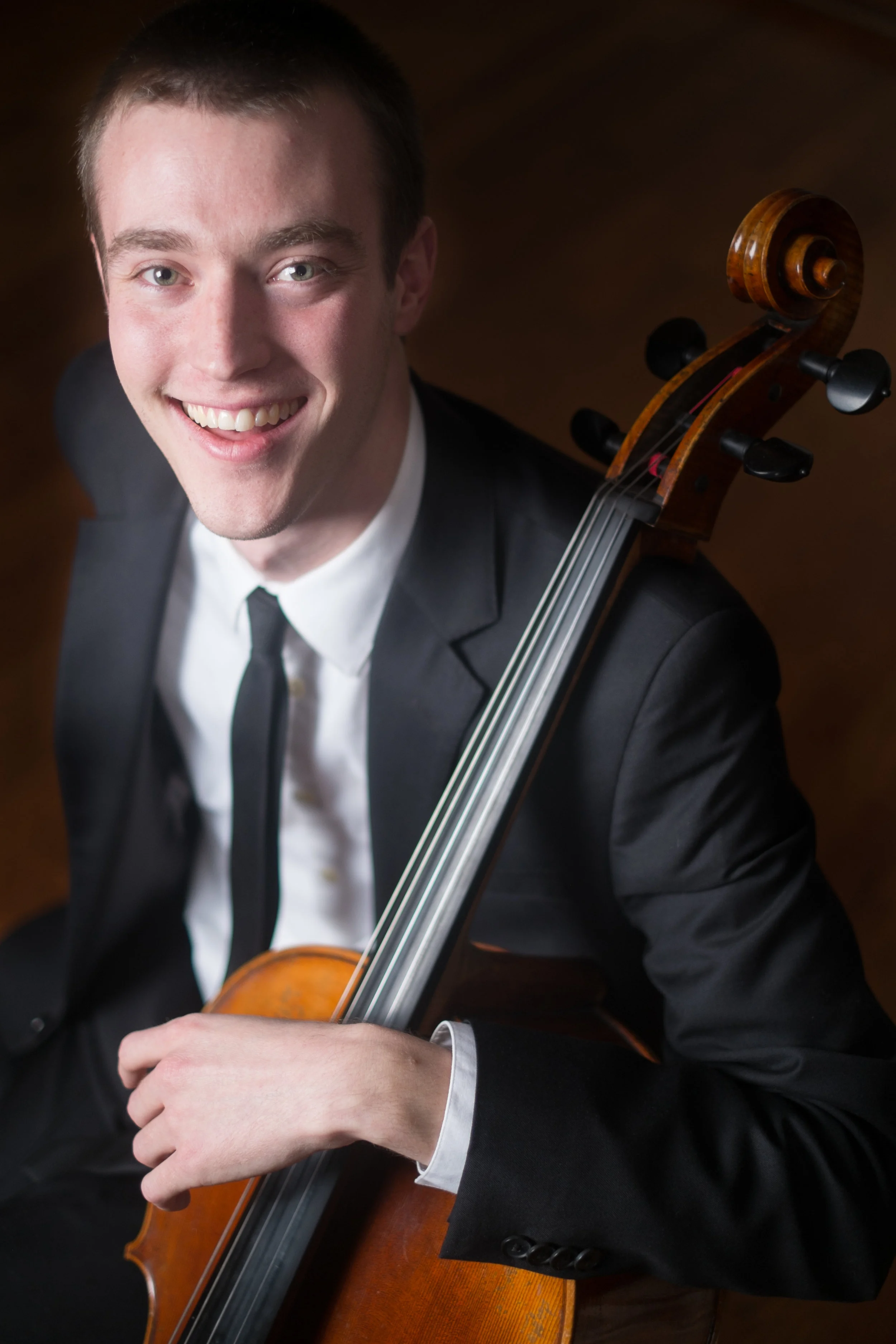 Cellist Zachary Reaves