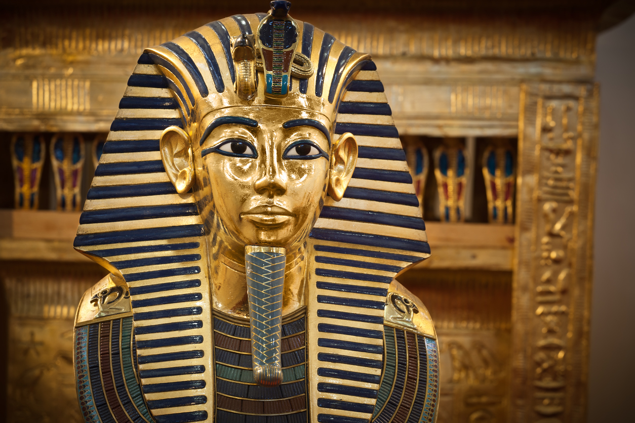 Tutankhamun's-funerary-mask-177039612_1255x837.jpeg