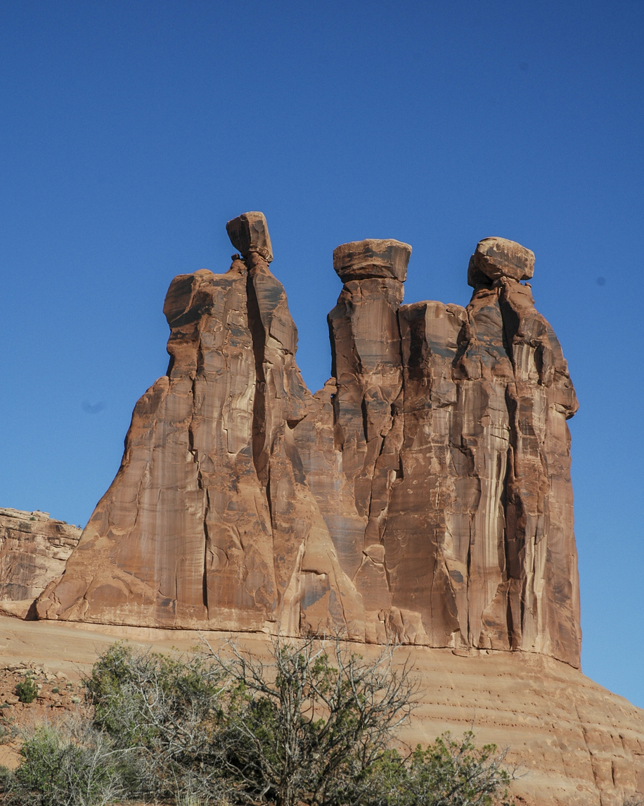 Three-Gossips-rock-formation-in-Arches-National-Park-898984136_918x1147.jpeg