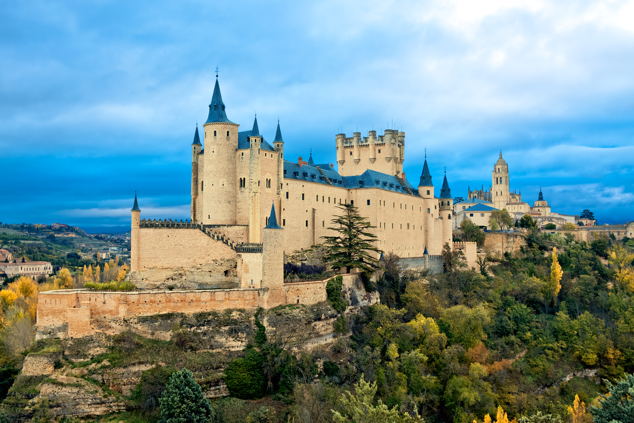 Alcazar-Castle-in-Segovia,-Spain-509534094_1258x839.jpeg