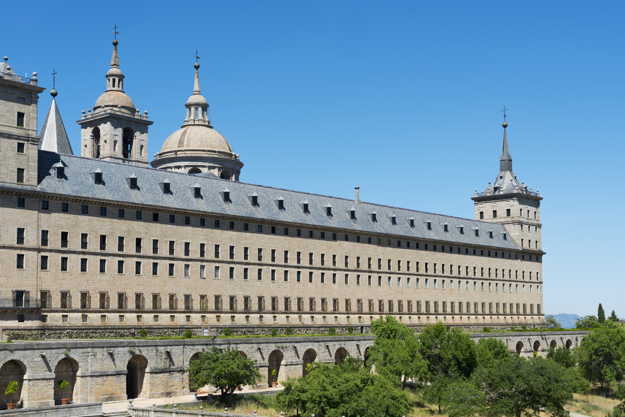 Monasterio-de-El-Escorial-in-MAdrid,-Spain-471761521_1256x838.jpeg