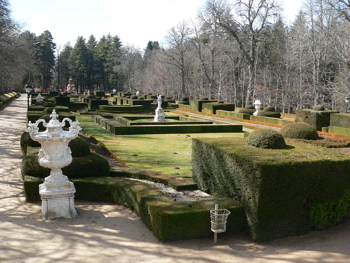 Ornamental-garden-in-La-Granja,-Spain-624715982_1185x889.jpeg