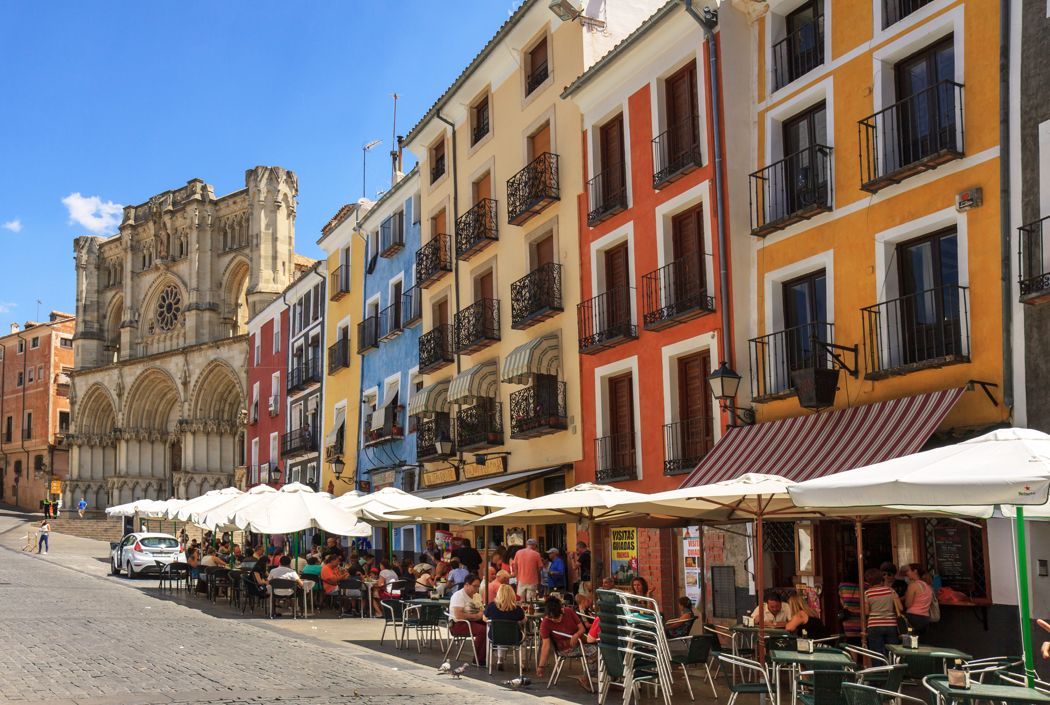 Plaza-Mayor,-Cuenca,-with-colourful-houses-and-cathedral-597643238_2116x1421.jpeg