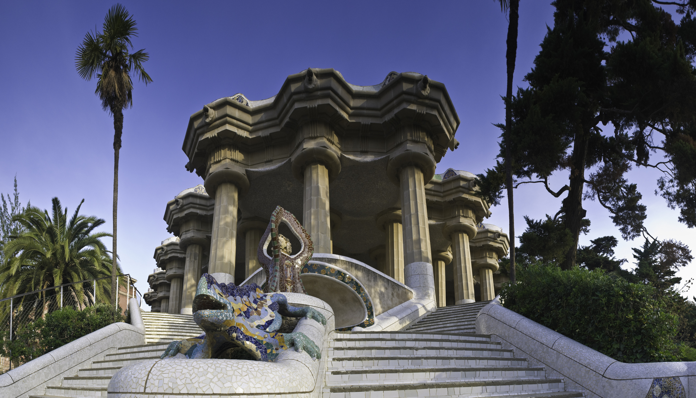 Parc-Guell,-Barcelona-118079692_2291x1311.jpeg