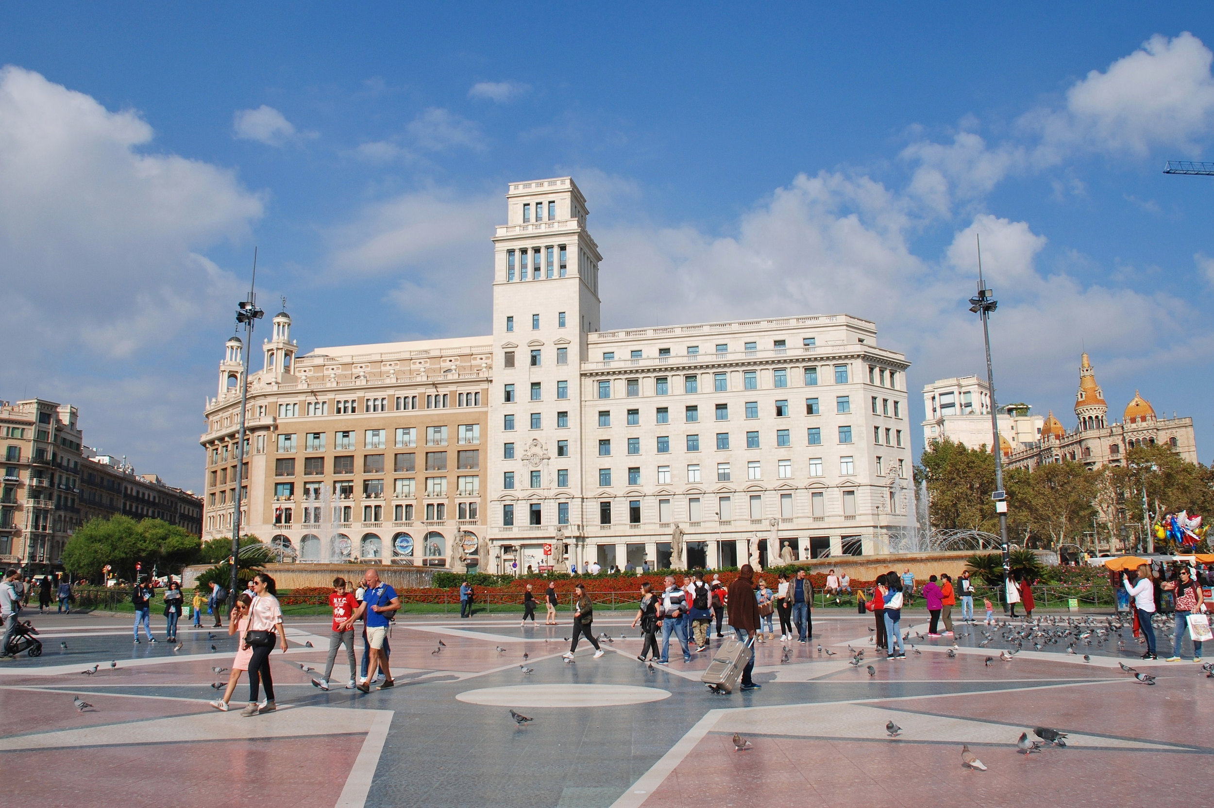 Placa-de-Catalunya,-Barcelona-874934492_3590x2391.jpeg