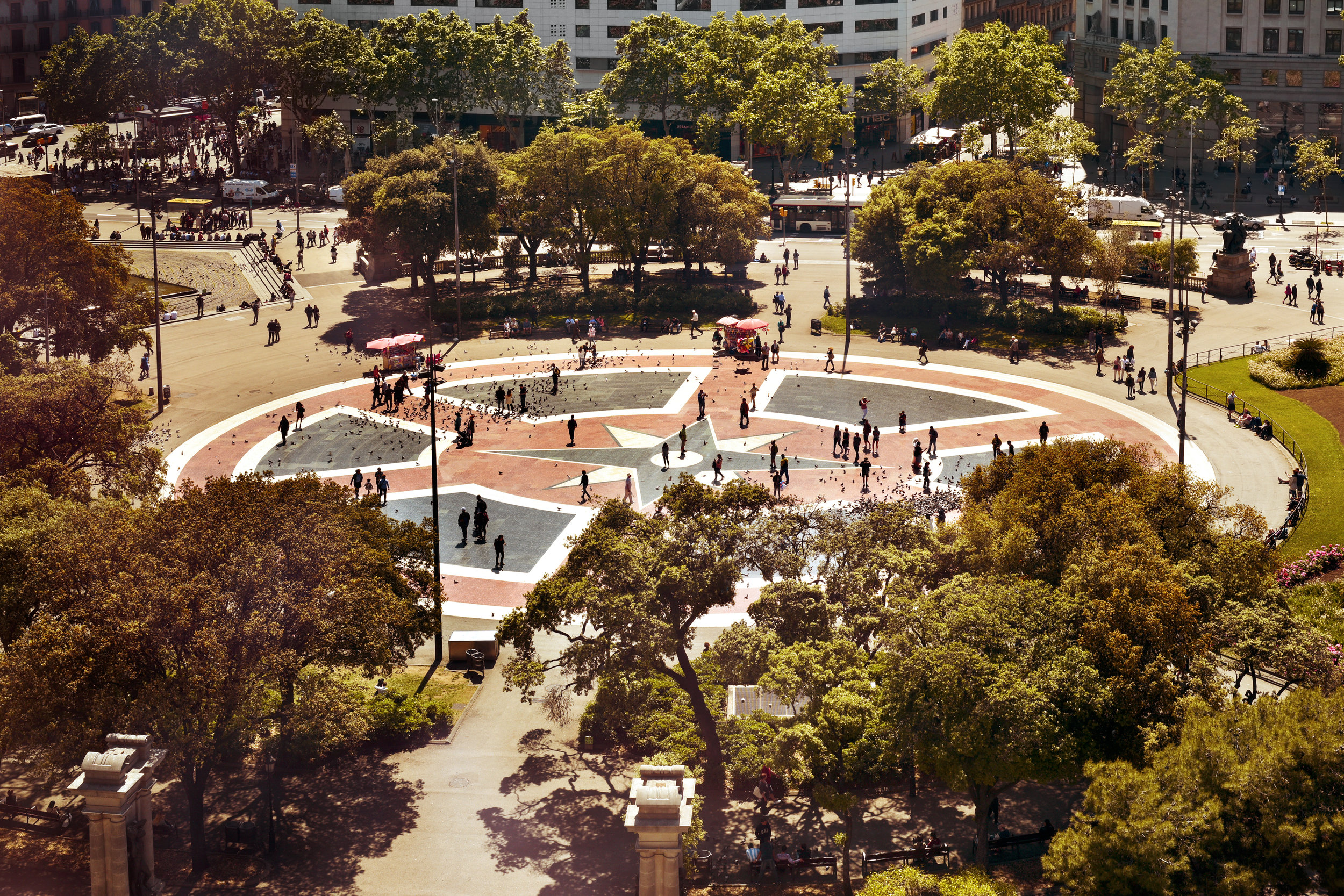 Placa-Catalunya-in-Barcelona,-Spain-679487868_4800x3200.jpeg