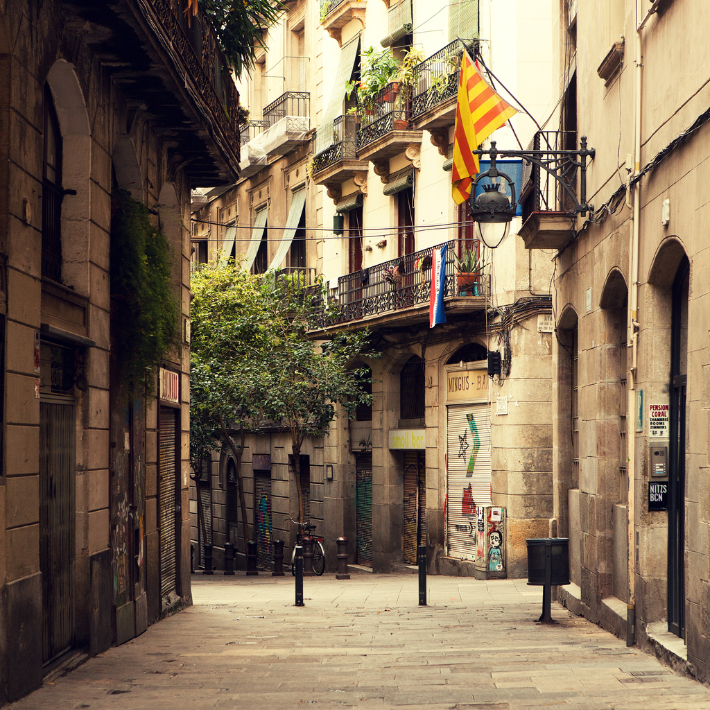 Street-in-Barcelona.-522600141_1025x1025.jpeg