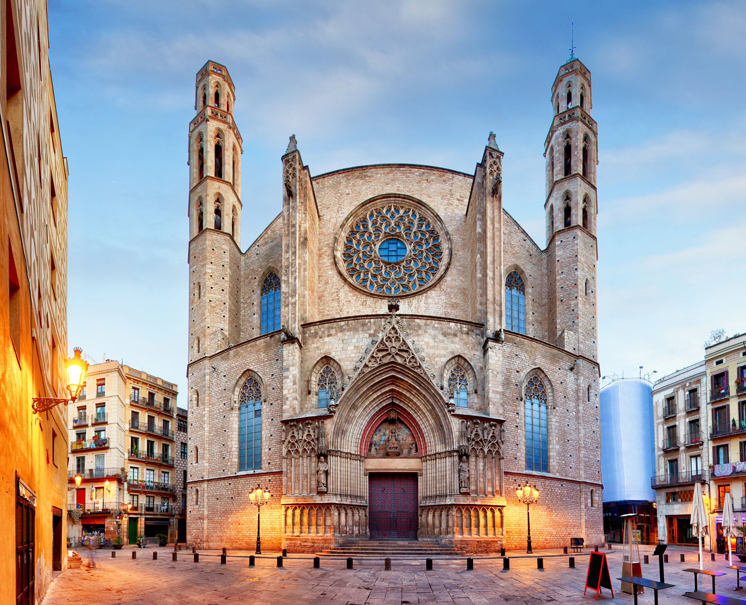 Santa-Maria-del-Mar-church-in-Barcelona-513483204_6000x4865.jpeg