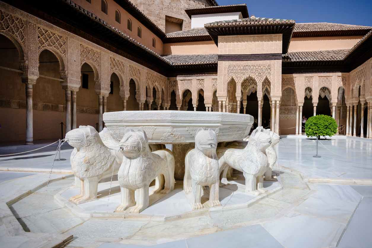 The-Court-of-Lions,-Granada,-Alhambra,-Spain-512569614_1258x838.jpeg