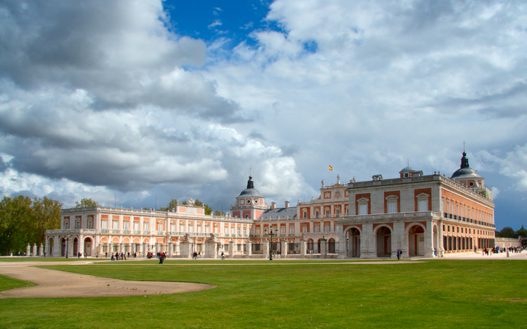Royal-palace-of-Aranjuez-125805838_749x468.jpeg