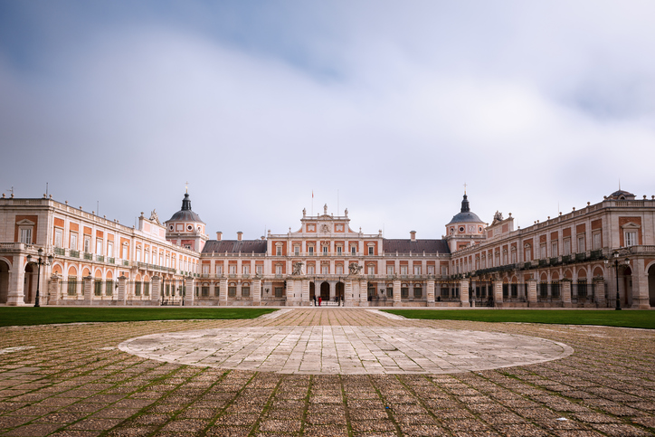 Royal-Palace-of-Aranjuez-640160646_727x485.jpeg