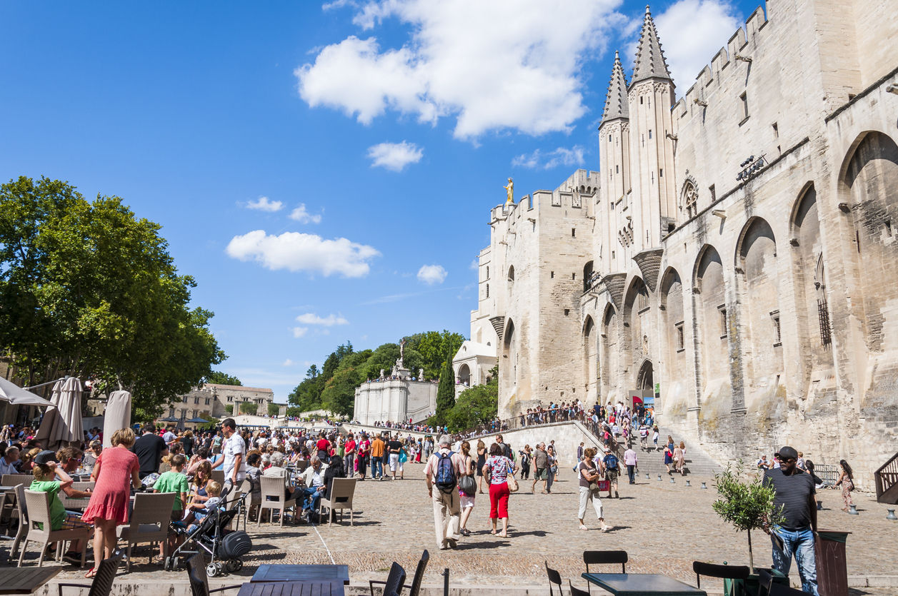 Palais-Des-Papes-Castle,-Front-Square-in-Avignon.-618191602_1259x836.jpeg