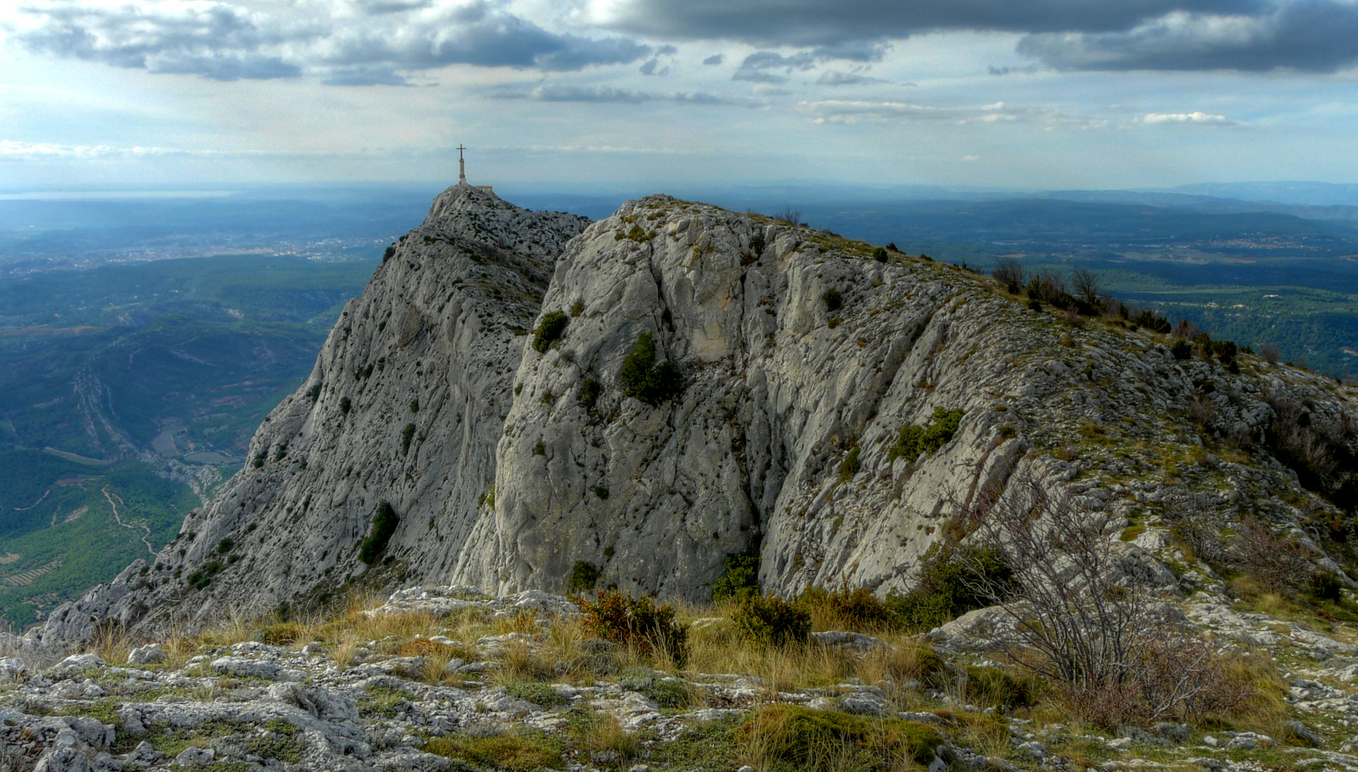 Sainte-Victoire-mountain-892065796_1362x774.jpeg