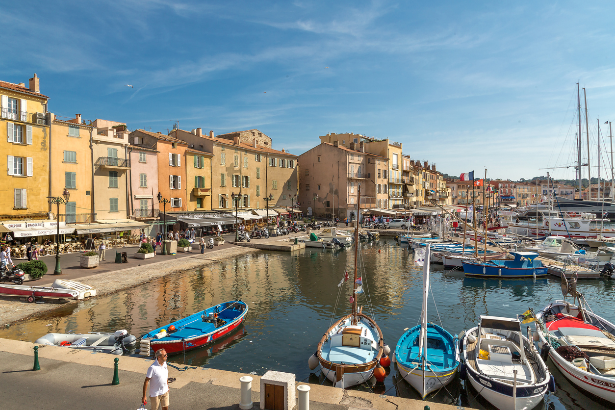 St.-Tropez-streets-and-lamndmarks-642637780_1257x838.jpeg