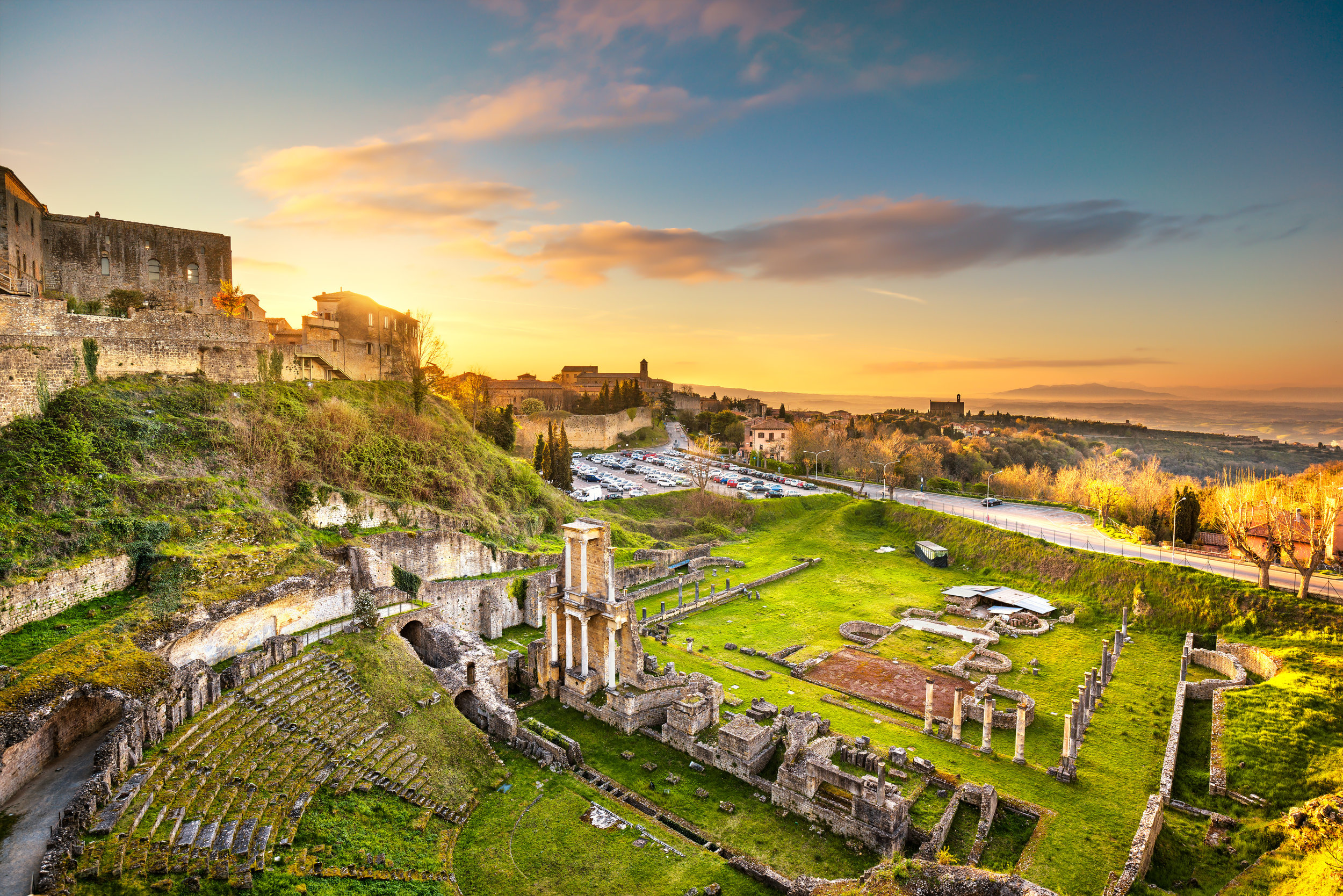Volterra,-roman-theatre-ruins-at-sunset.-Tuscany,-Italy.-666759556_7395x4935.jpeg