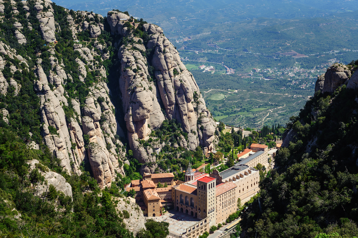 Santa-Maria-de-Montserrat-abbey-in-Montserrat-mountains-near-Barcelona,-Spain-829805930_1258x837.jpeg