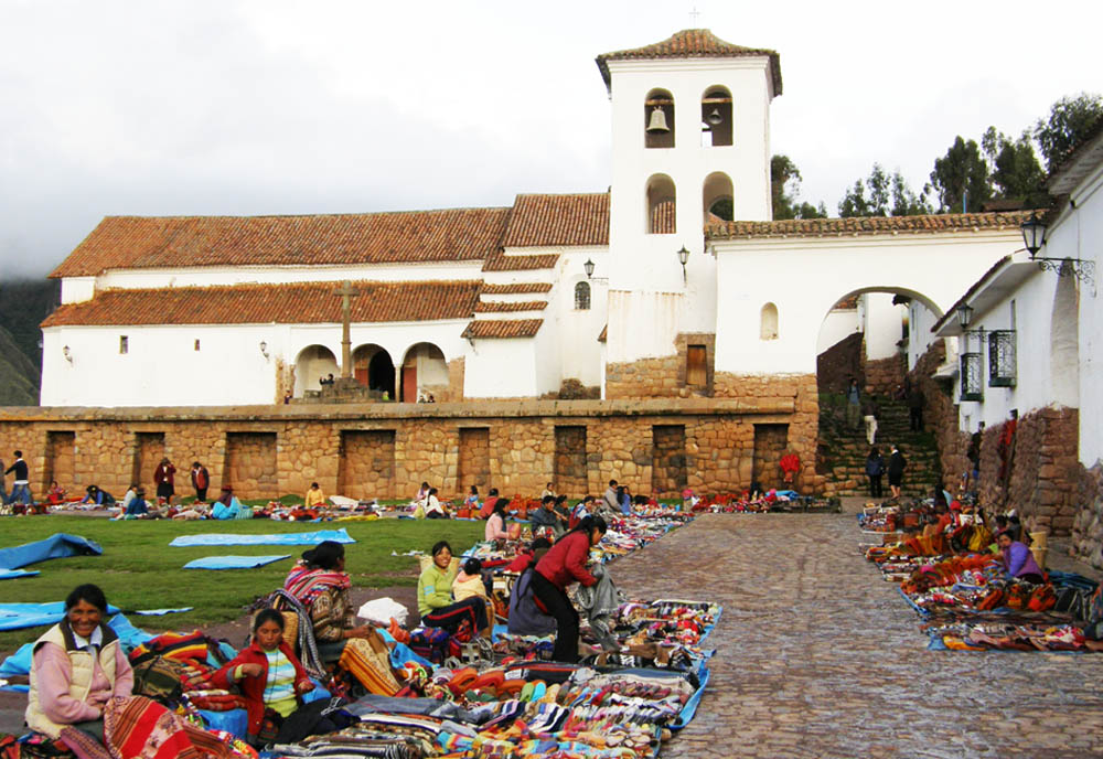 Sacred valley igreja-Chinchero-Peru.jpg