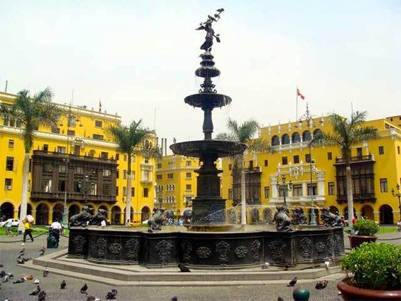 plaza aramas lima.jpg