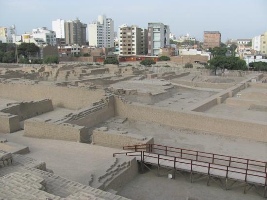 huaca-pucllana (1).jpg