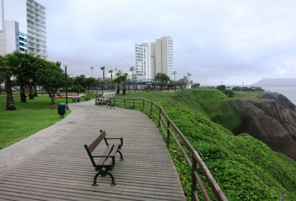 malecon-marina-miraflores-peru-green-coast-boardwalk-600x407.jpg