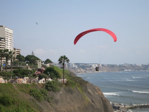 miraflores paragliding.jpg