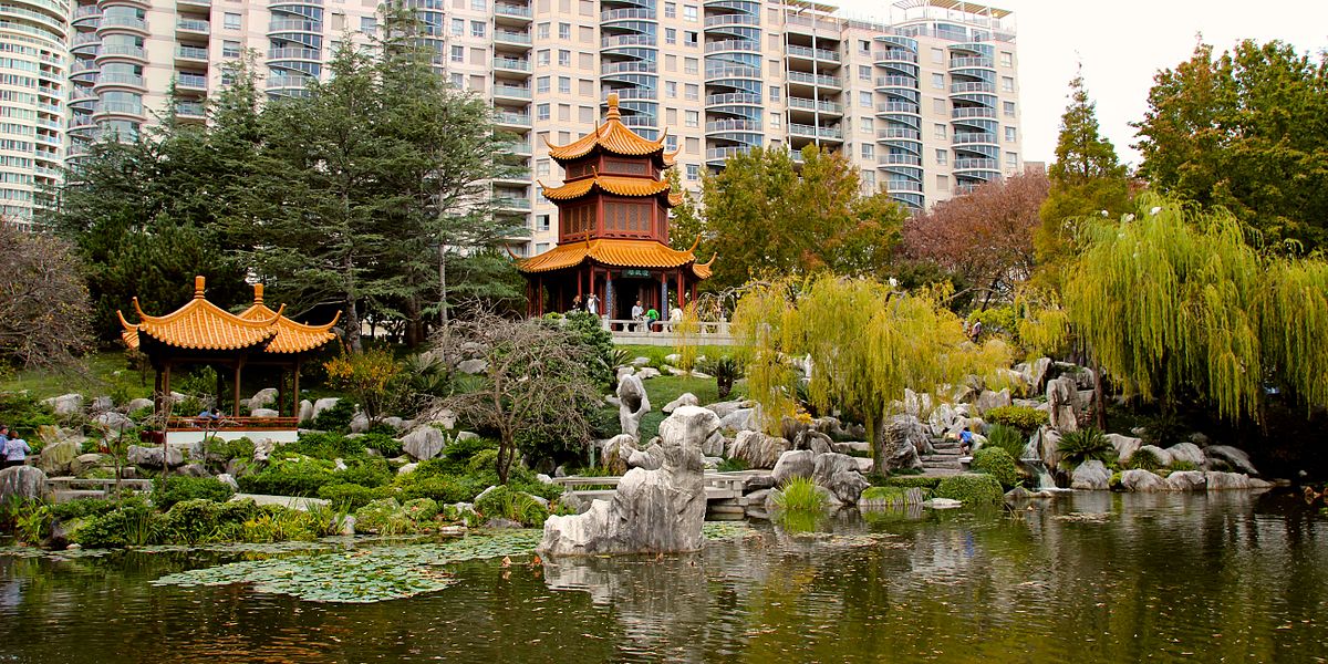 Chinese_Garden_of_Friendship_(looking_back_at_city).jpg