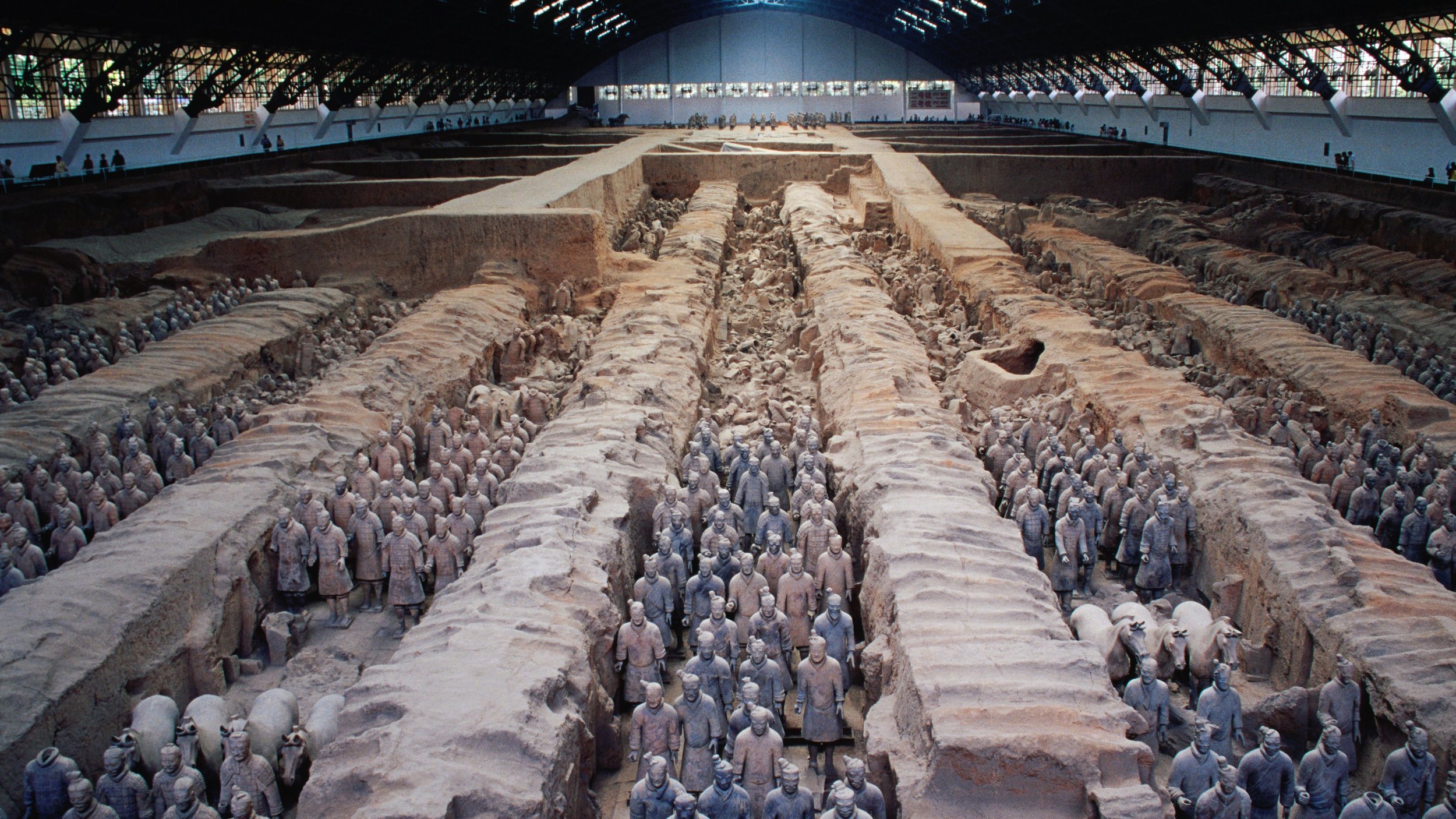 famous-2000-year-old-army-of-terracotta-warriors-bingmayong-discovered-in-1974-148548755-575c0ef35f9b58f22ead6418.jpg