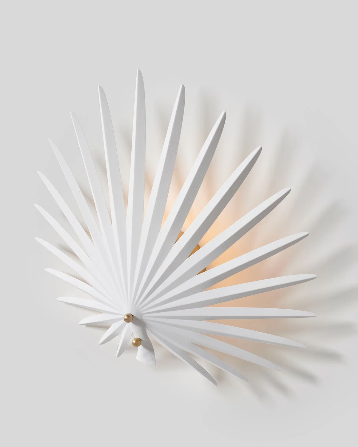 Chalk white / satin brass