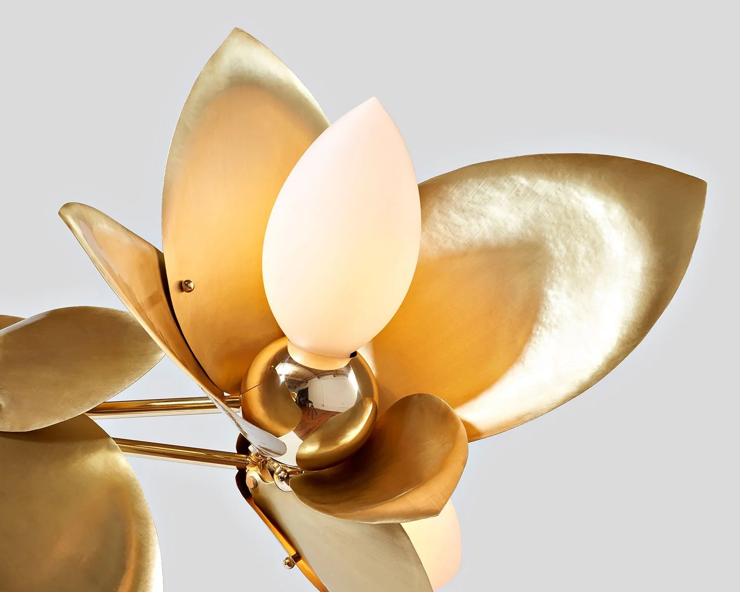 Laurel-Blossom_09-Chandelier_Brass_04b.web.jpg