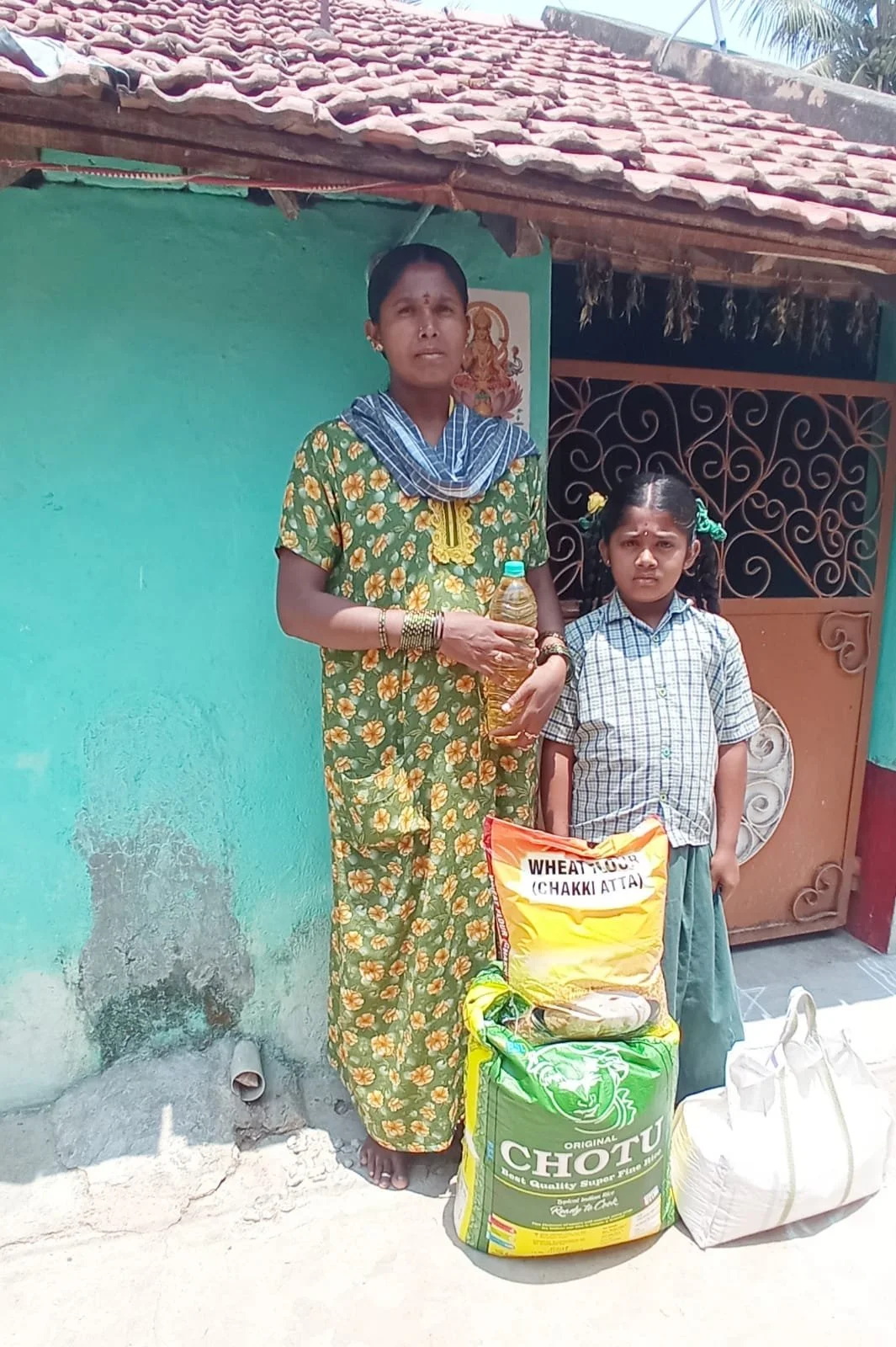 Madhumita sp. id no. 3112 - with mother.jpg