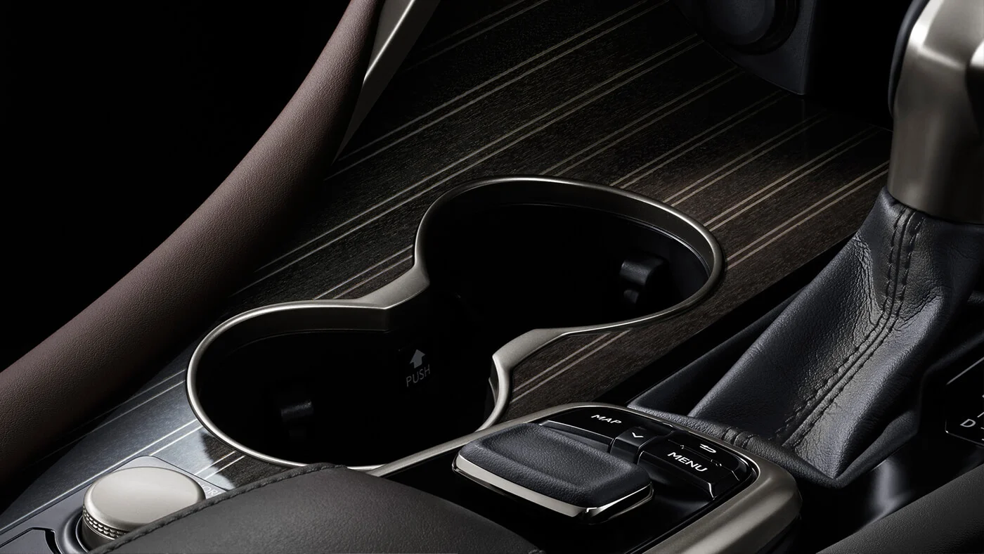 Detalhe-Linha-Lexus-Toyota.jpg
