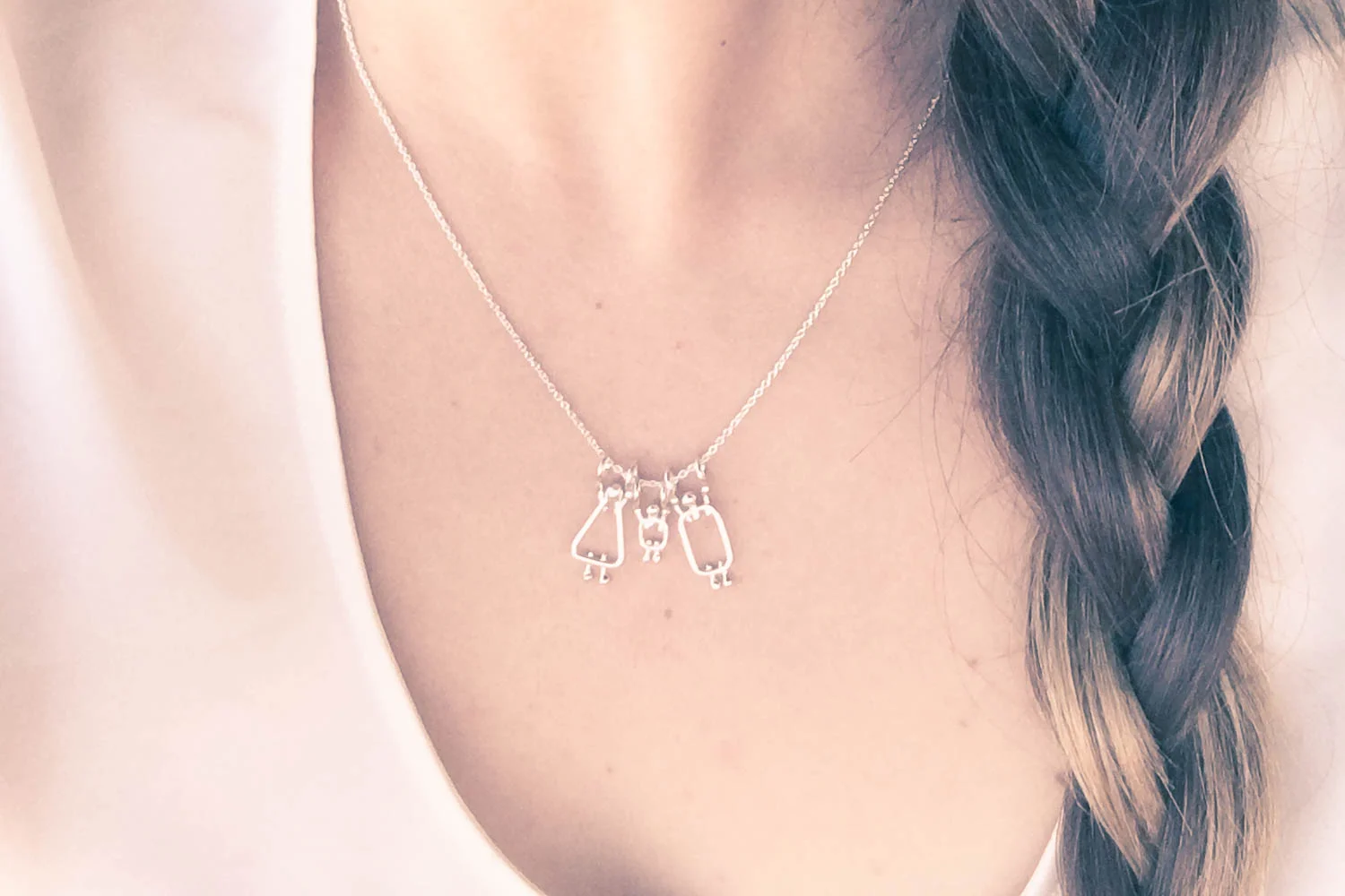 TM_COLLIER_3 pendentifs_maman + garçon + papa_01.jpg