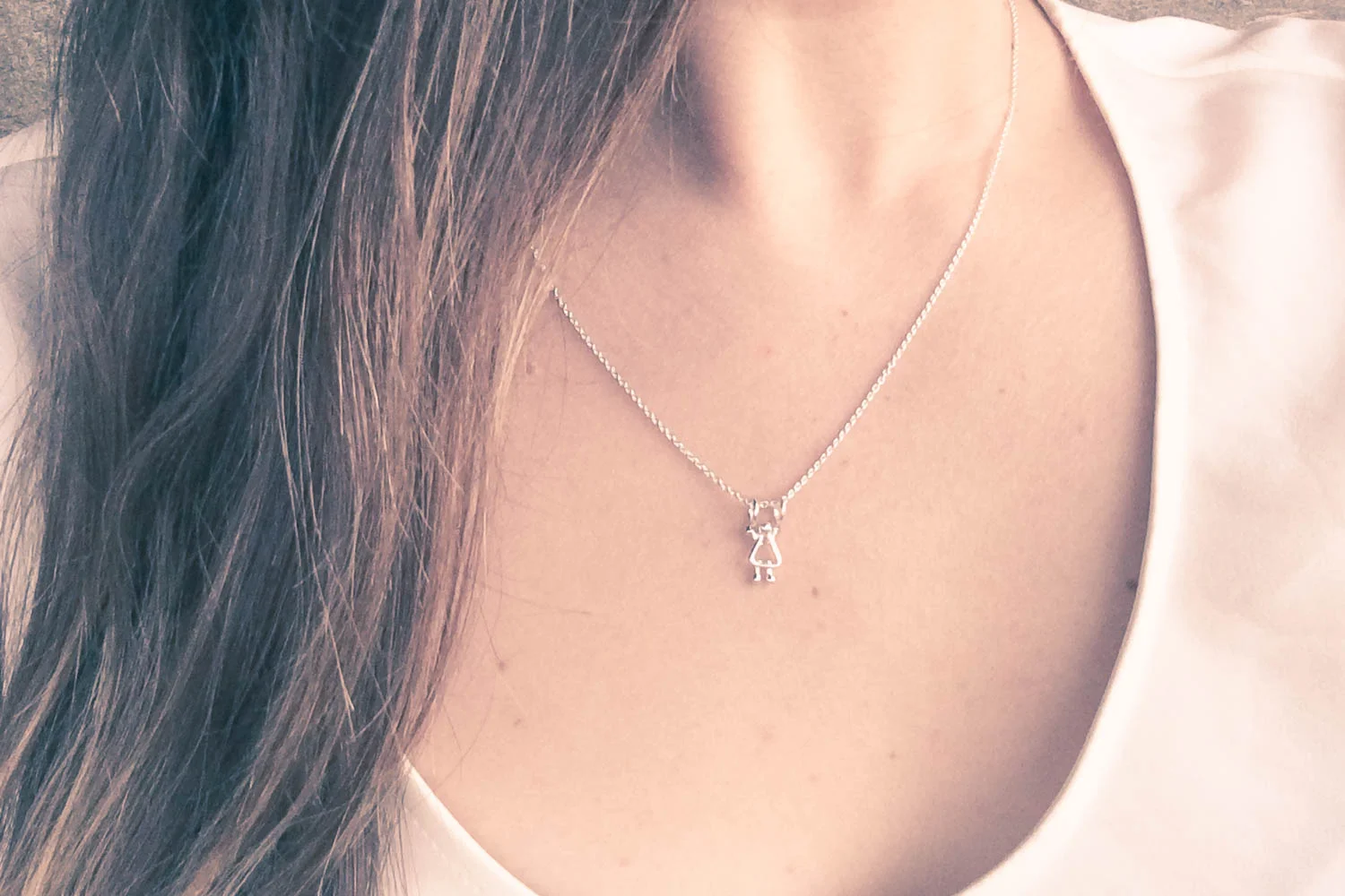 TM_COLLIER_1 pendentif_fille_01.jpg
