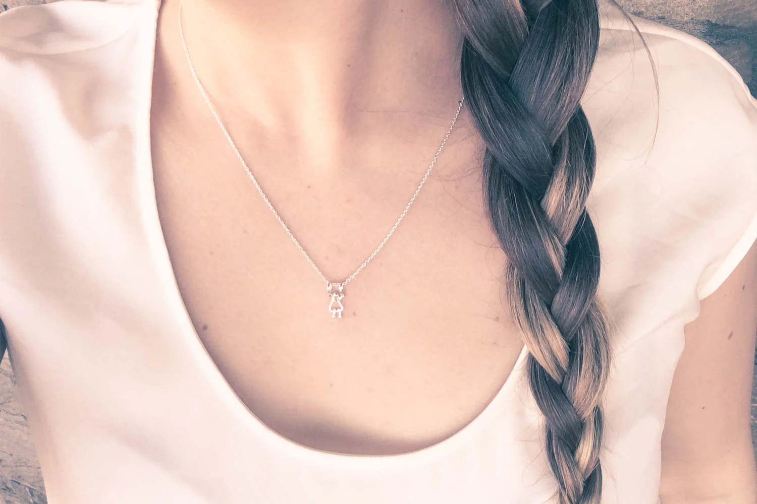 TM_COLLIER_1 pendentif_fille_04.jpg