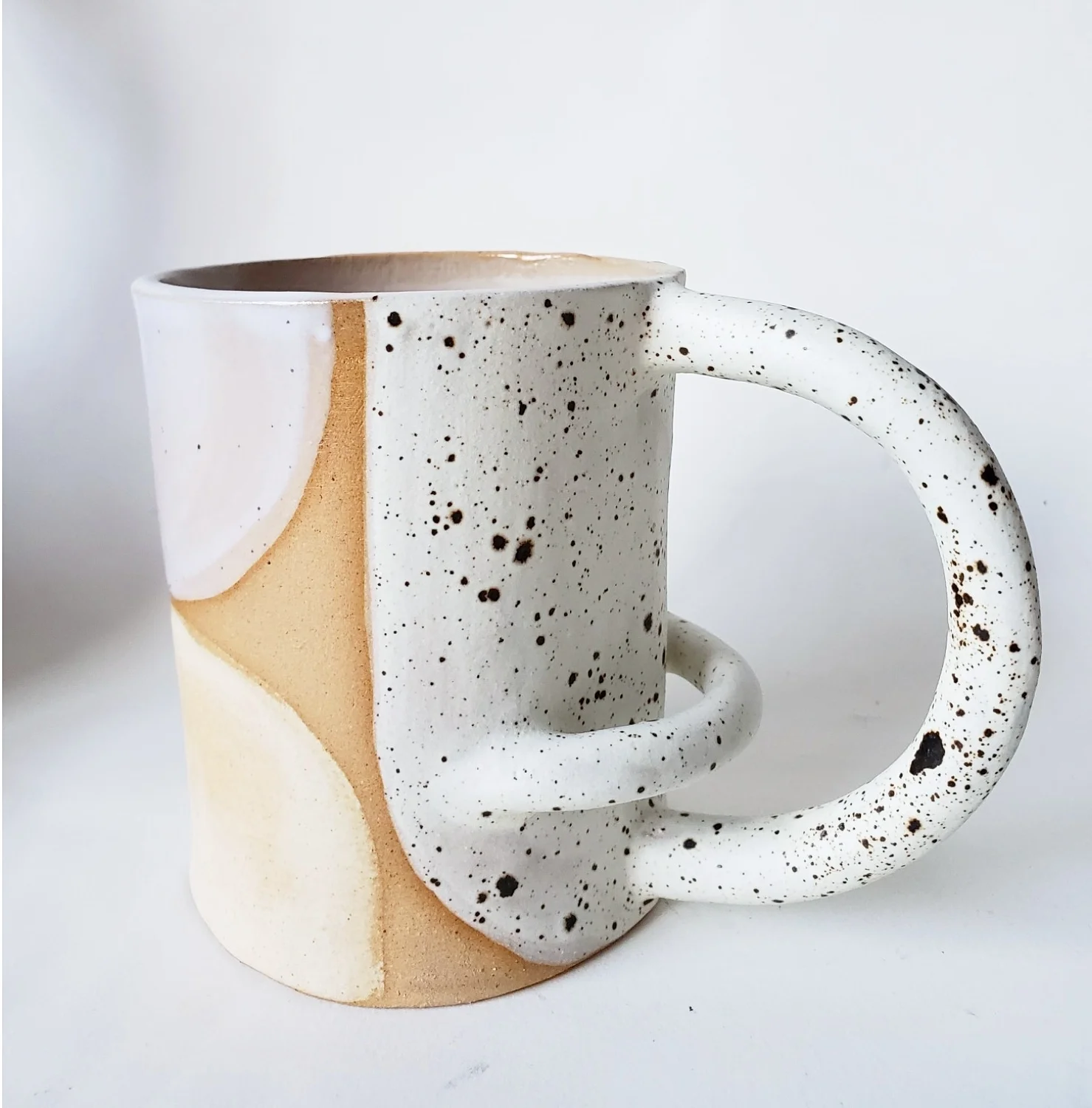 horizontal arch mug