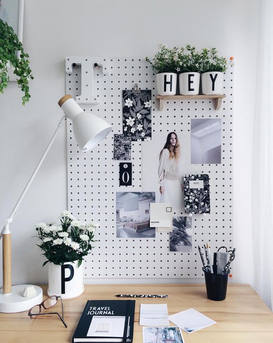 How to Decorate a Desk: Ideas to Add Personality to your Workspace