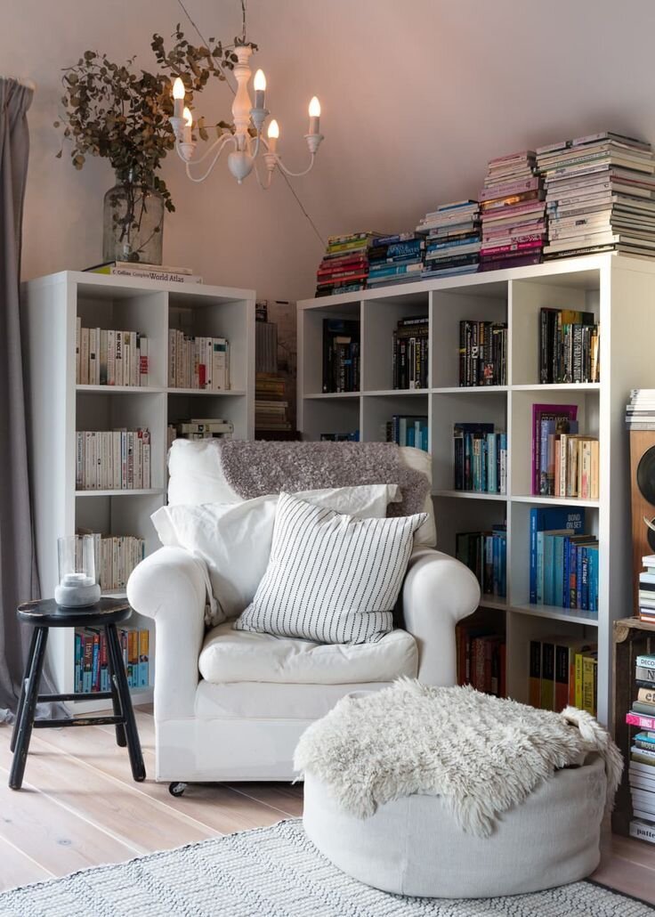 29 Cozy and Comfy Reading Nook Space Ideas.jpeg