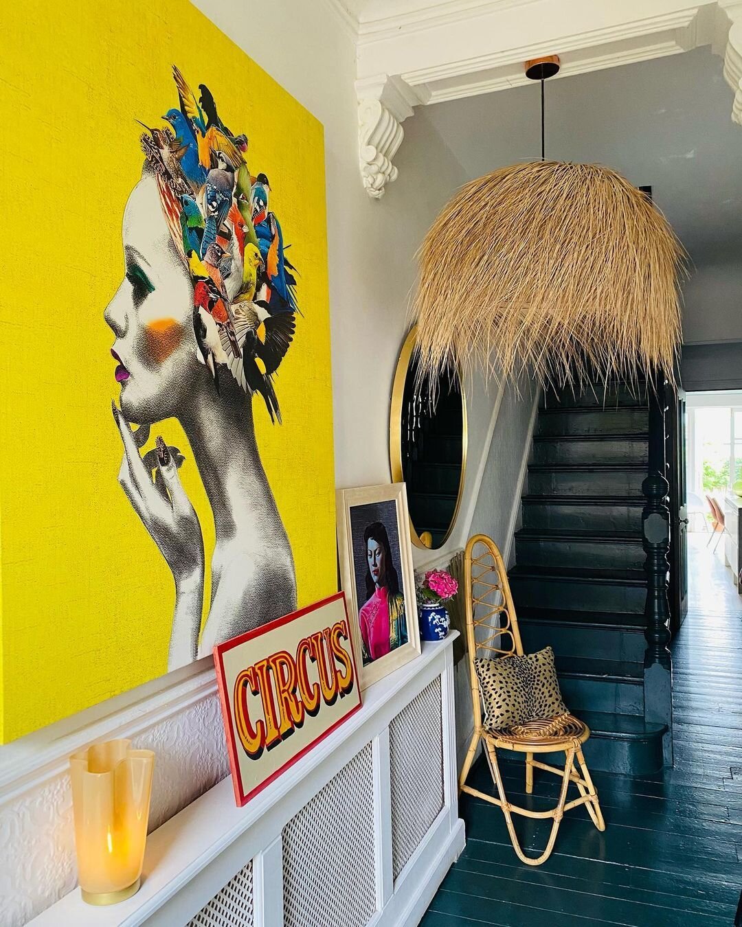 We're in LOVE with the contrasting yellows and reds in @tindesign's hallway and that lampshade pulls everything together nicely! It's giving serious retro artsy vibes with a hint of trendy beach club 💛

#homeinteriordesign #interiordesign #homeinter