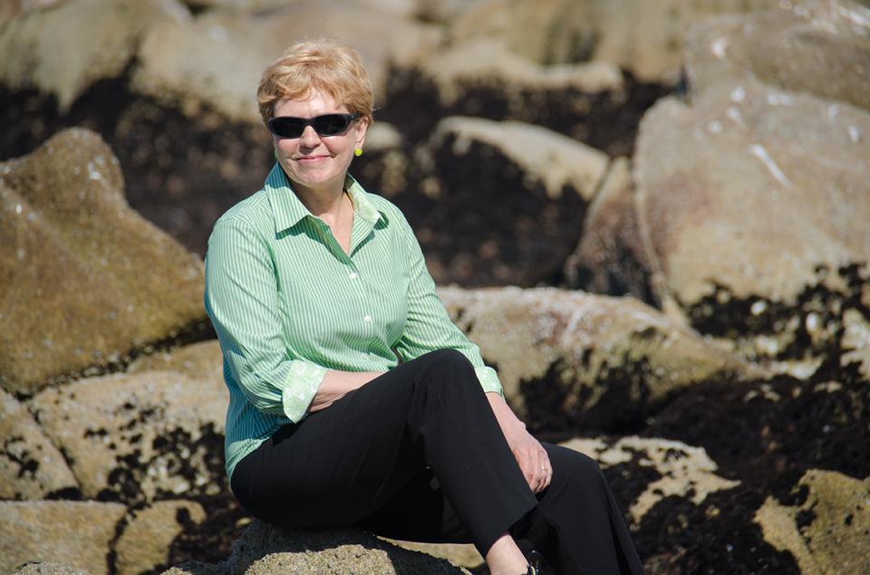 jlubchenco-hopkins-sitting_on_rocks_040513-158-web.jpg