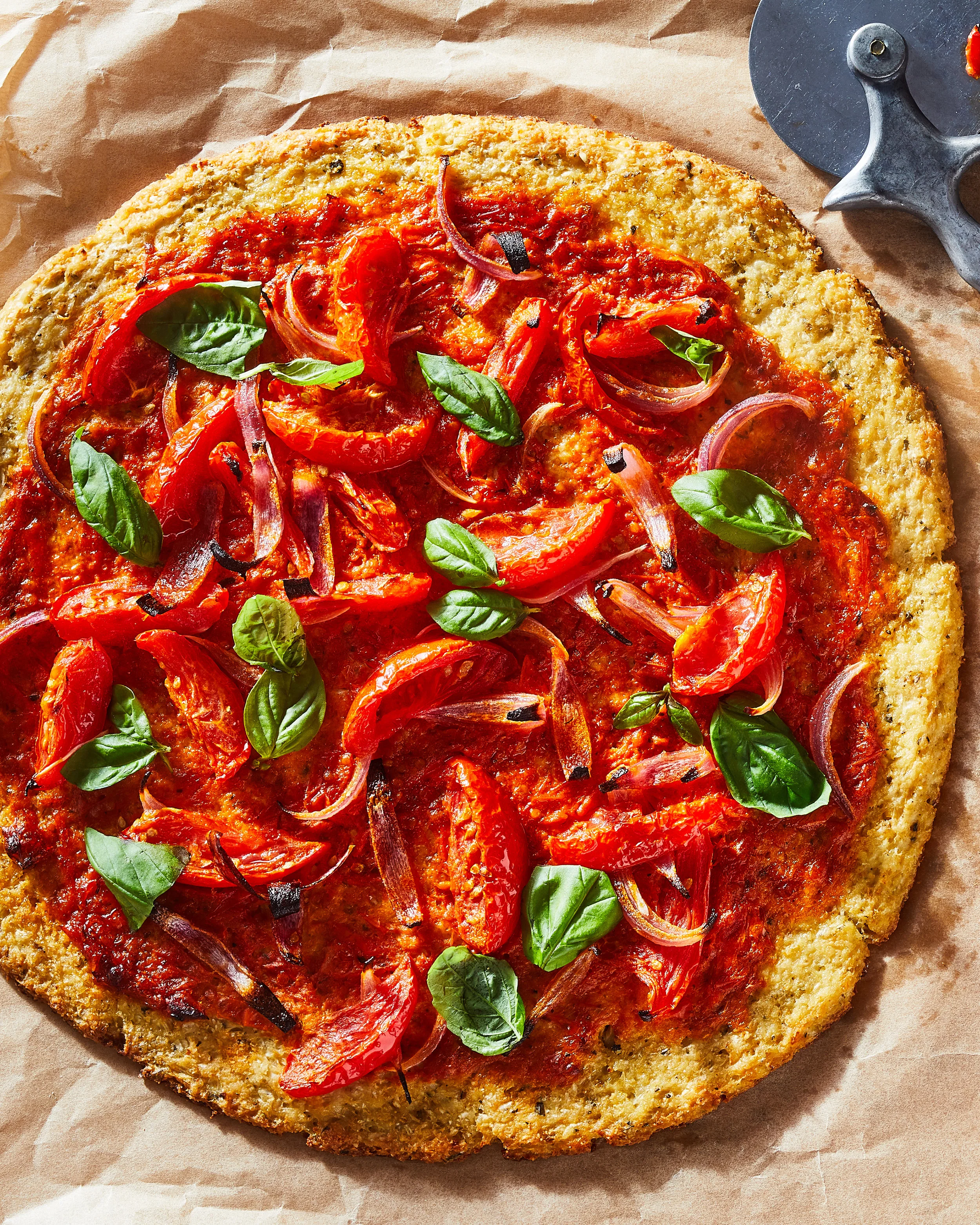 2018-0807_cauliflower-pizza-lemon-infused-tomatoes-final-4x5_Julia-Gartland_423.jpg