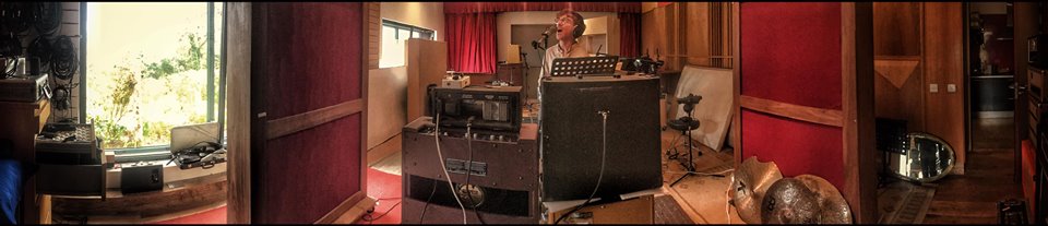 Main Vox with RE20, RE101, LA4 and EHX Chorus and Verb