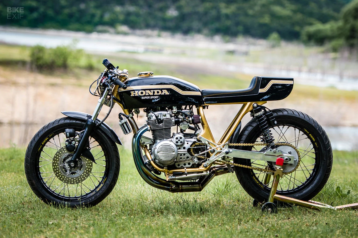 This 1975 Honda CB400f names "Goldie" has been making the rounds. She has been recently in BikeEXIF, The Handbuilt show, Mama Tried, and the Denton Independent Motorcycle Show. It started as a sun roached roller in Arizona and is now a fully built race bike that's capable of tackling a spirited ride on the street or a vintage trackday.