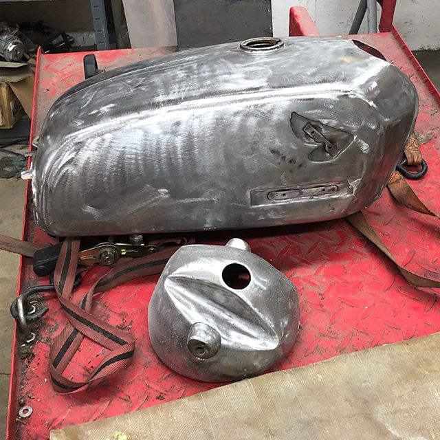 73 cb350 tank and headlight bucket are stripped and ready for some filler and then primer.  Got the chain on the cb350f, rear brake is done, carb boots, and gauge cables.