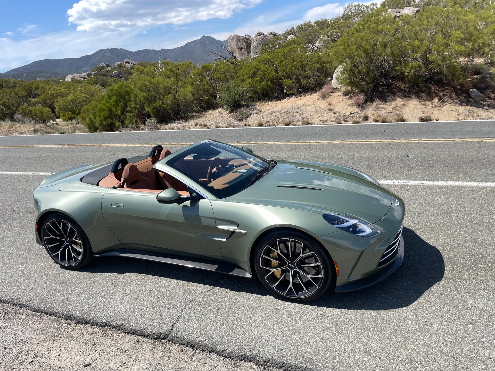 IG Review: 2025 Aston Vantage Roadster! THE GREAT: Monster 655HP V8 and a short wheelbase keep the “Scary Roadster” formula alive for those who seek it - except it’s not scary when you don’t want it to be. This thing is just a