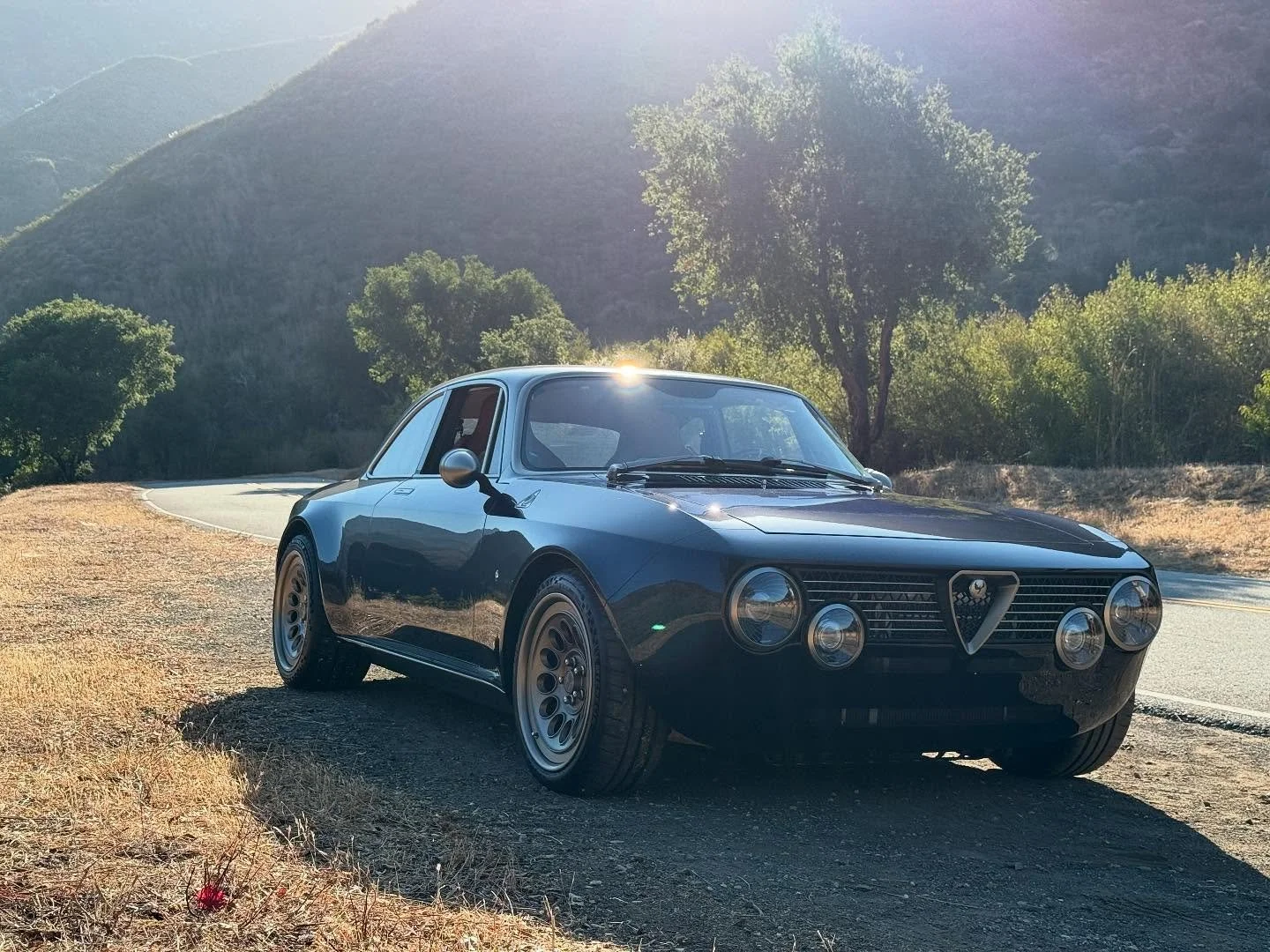 What a bonkers little thing. The @totem.automobili GT Super is not an Alfa Romeo (unless you’re the DMV, then it TOTEM is!) it is absolutely gorgeous, a wonderful place to spend a few hours. It also has about three hundred more horsepower than