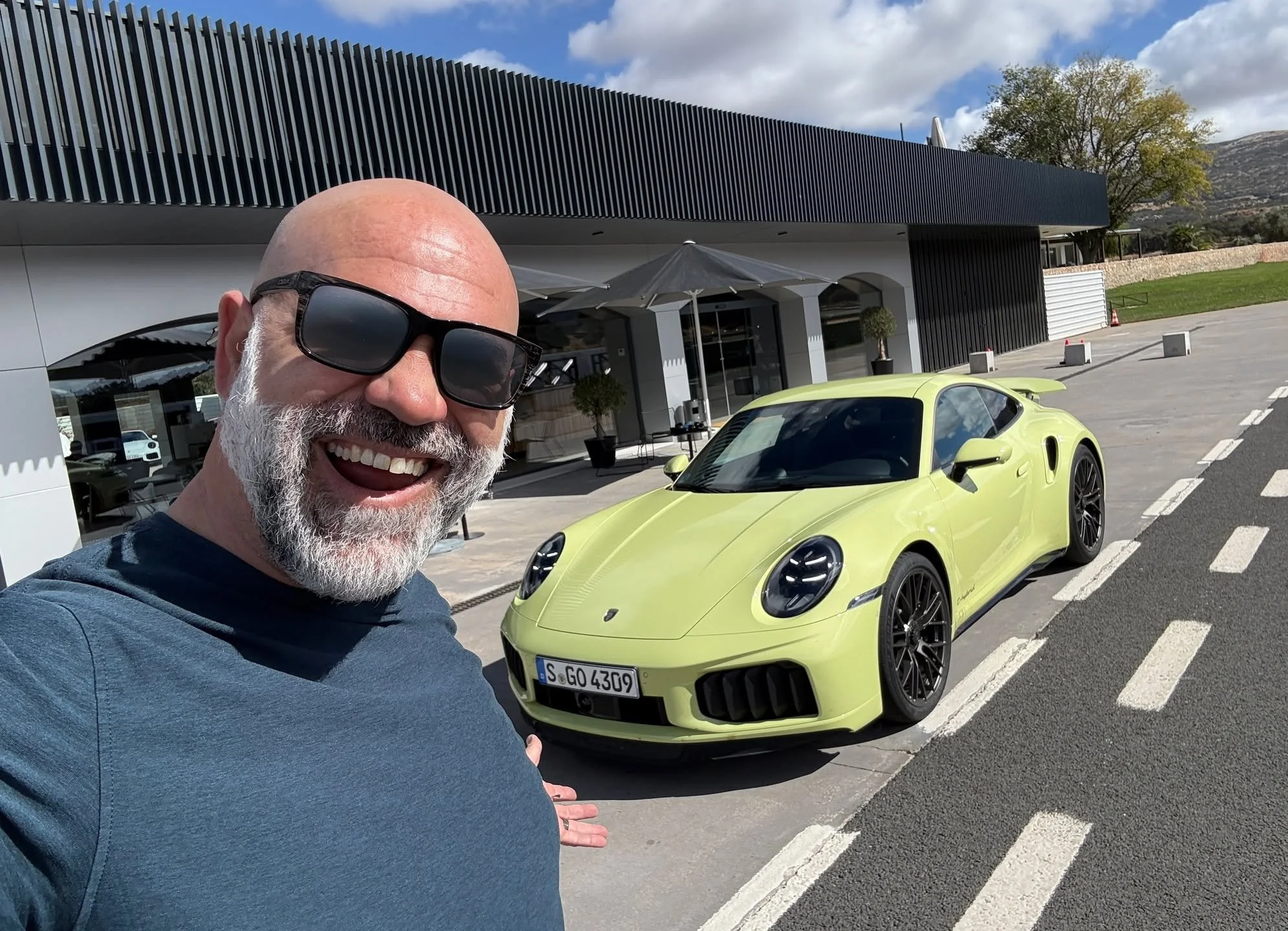 Turbo ESSSSSS! 30 hours of air travel for 34 hours on the ground in Spain, but not ONLY was it for Turbo S, not ONLY did I get Ascari full circuit, not ONLY was there Jamon, but ALSO it was a 100 percent friend wave. @harrismonkey @seenthroughglass @