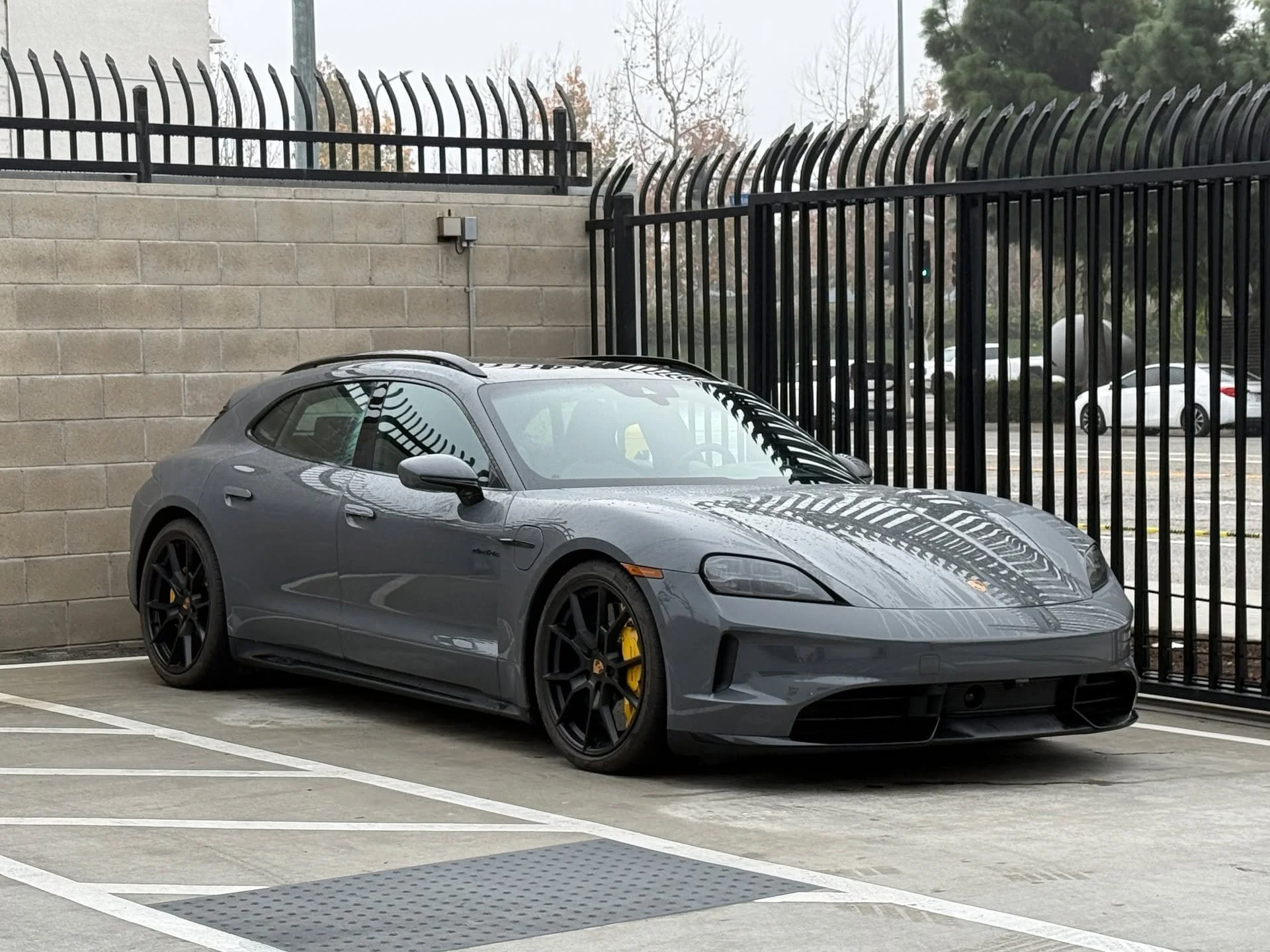 IG Review (Plus one on the Pod Tuesday): Facelifted Taycan GTS Sport Turismo!

	THE GREAT!: Active muthafuckin ride. This is the best &ldquo;one size fits all&rdquo; suspension system in the history of cars. Ride quality like a Phantom? Check. Handli