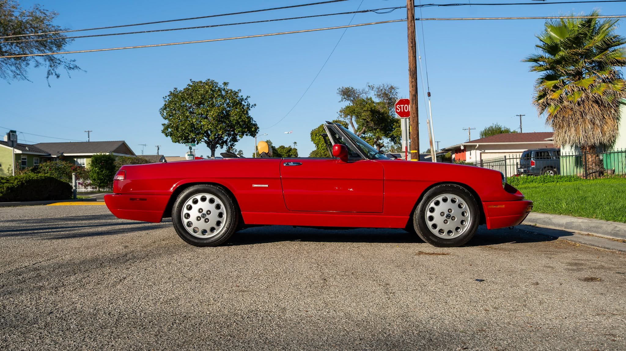 The winner was not able to complete the transaction, so this gorgeous, impeccably kept Alfa Spider Veloce is back on @bringatrailer ! @westsidecollectorcarstorage presents this "little old lady" Spider that was literally owned and driven by