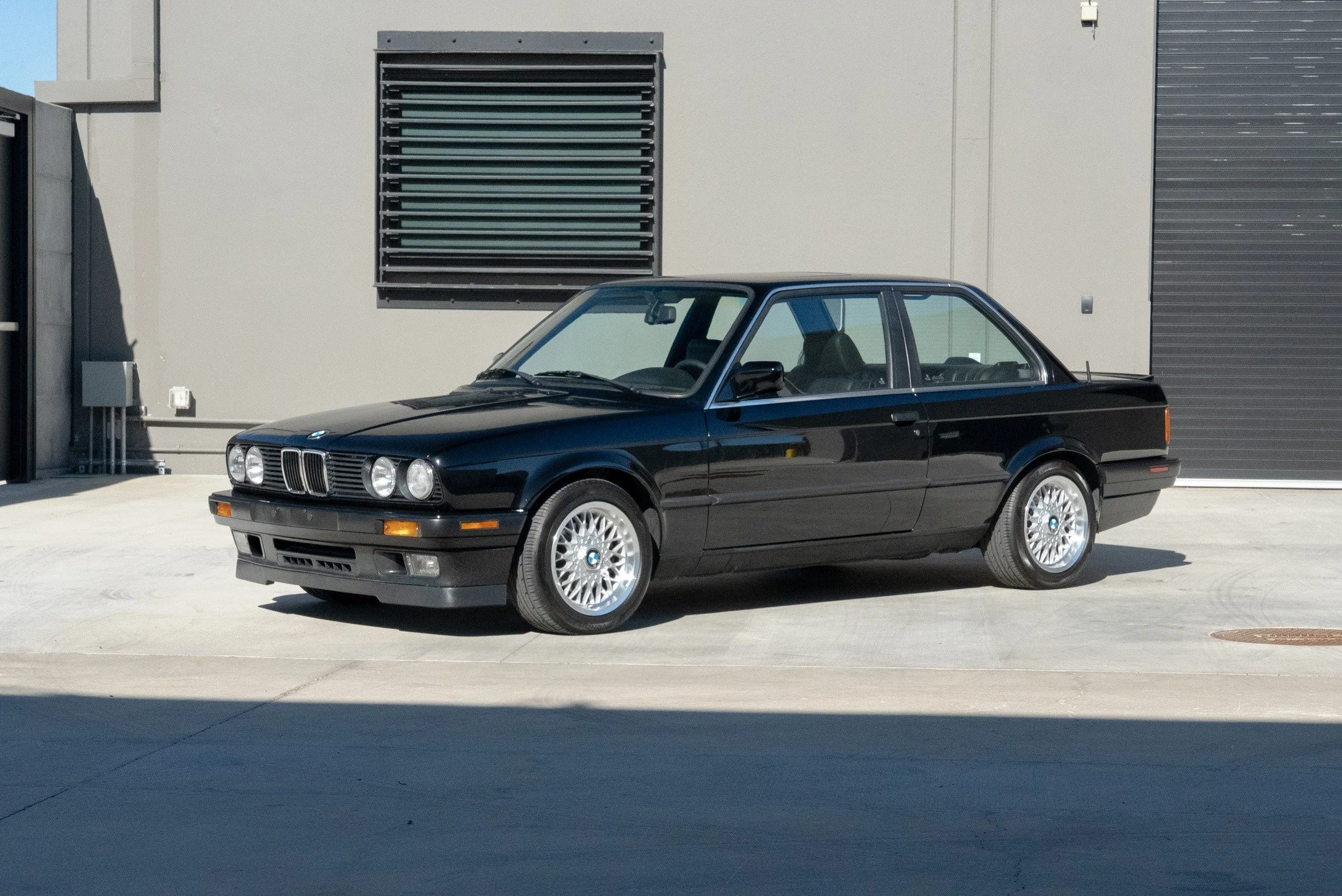 Now live! @westsidecollectorcarstorage is proud to present this lovely little BMW E30 325is at NO RESERVE! It's got miles, and it's got some tasteful mods, but it's also a real IS with some very choice options. It's been well-loved and cared for, and